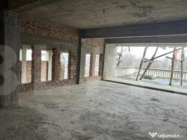 Casă cu 7 camere cu Teren 900 Mp în Dorohoi