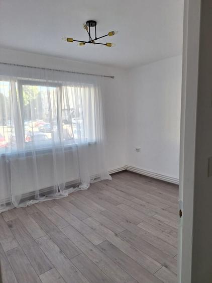 Apartament cu 2 camere decomandat în Micro 16
