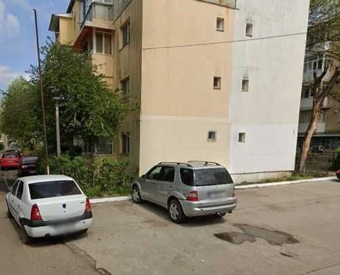 Apartament cu 2 camere semidecomandat în Bârlad