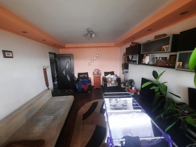 Apartament cu 2 camere semidecomandat, mobilat în Mircea cel Bătrân