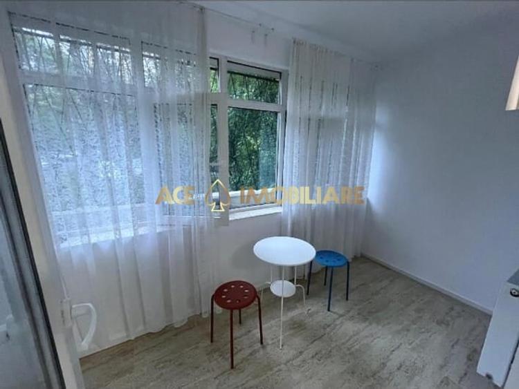 Apartament cu 3 camere semidecomandat, mobilat în Titan