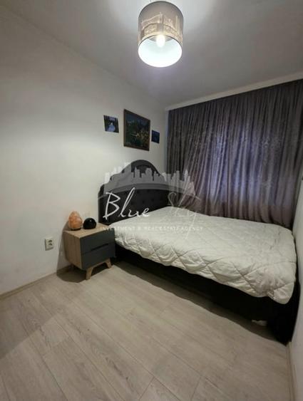 Apartament cu 3 camere semidecomandat, mobilat în Dacia