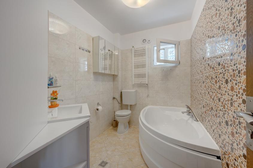 Casă cu 5 camere cu Canalizare în Grozăvești
