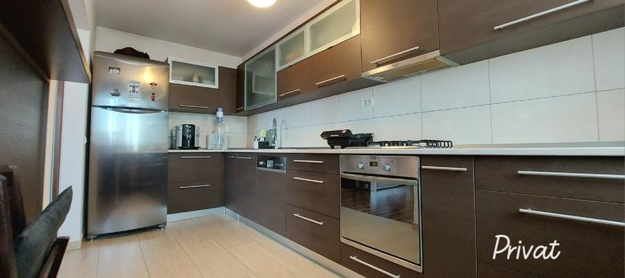 Apartament cu 3 camere semidecomandat, mobilat în Bucureștii Noi