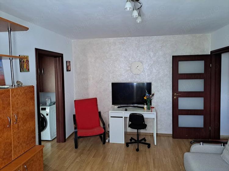 Apartament cu 2 camere semidecomandat în Exterior Vest