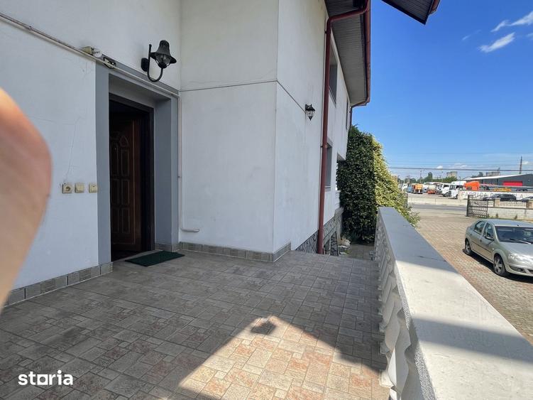 Casă cu 8 camere cu Teren 2000 Mp în Săvinești