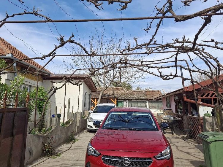 Casă cu 3 camere cu Teren 1500 Mp în Dâmbovița