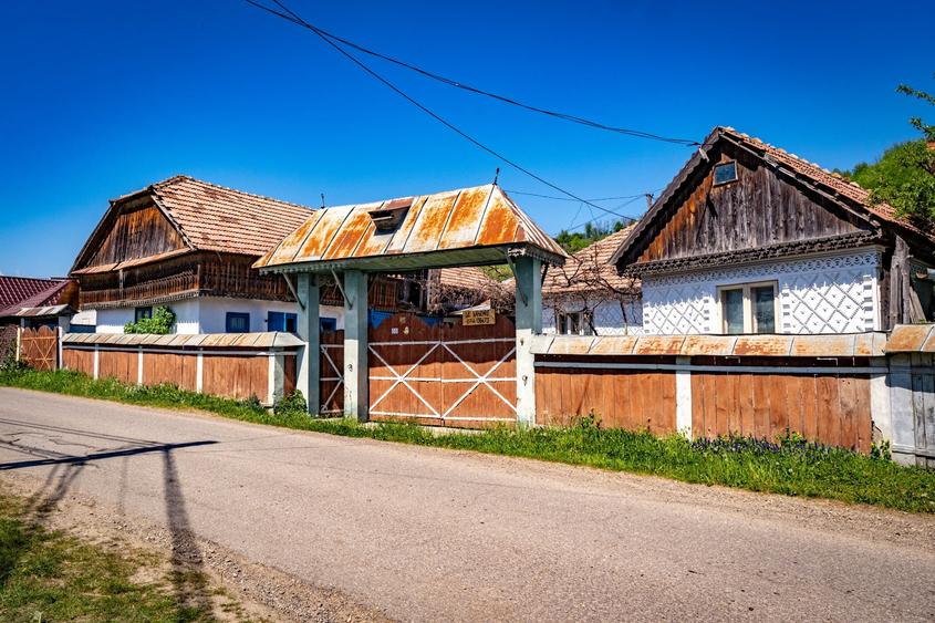 Casă individuală cu 4 camere cu Garaj în Măgirești