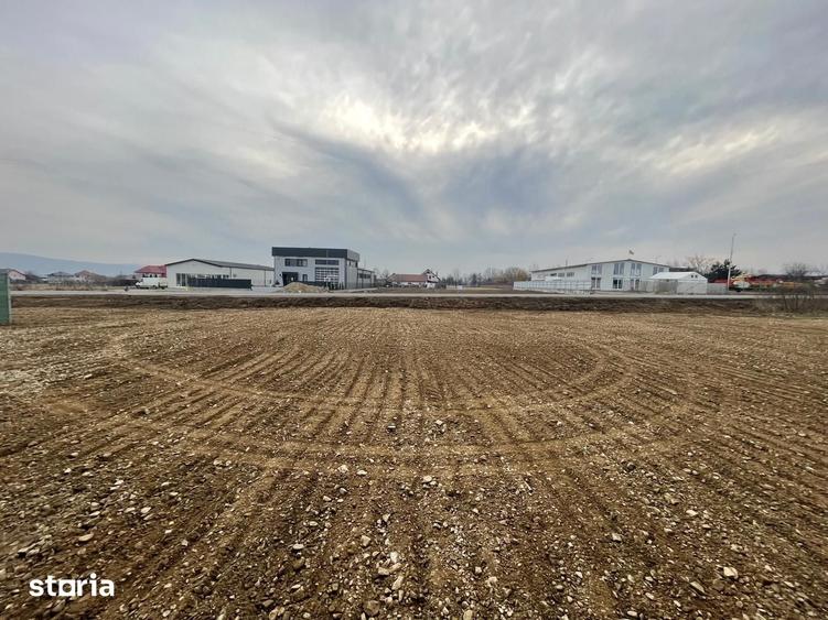 Spațiu comercial, de 1,000 mp, în Dărmănești