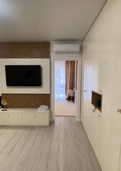 Apartament cu 3 camere semidecomandat în Sud