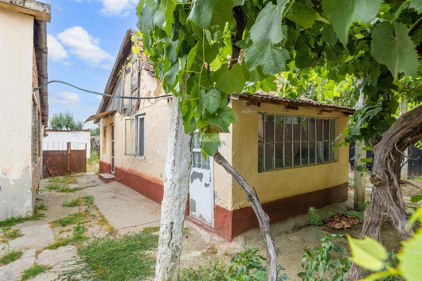 Casă cu 3 camere cu Teren 1480 Mp în Gai