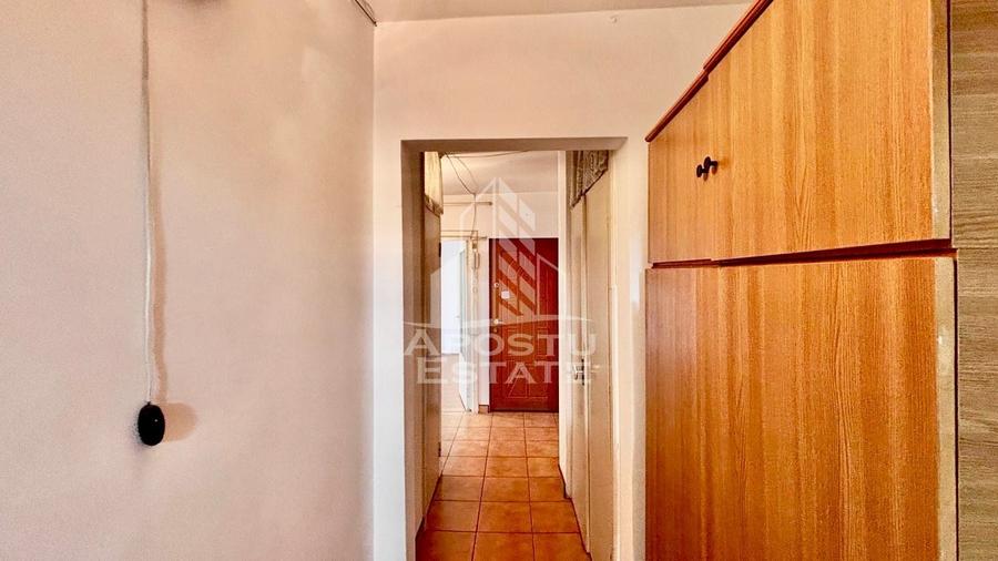 Apartament cu 3 camere decomandat, mobilat în Soarelui