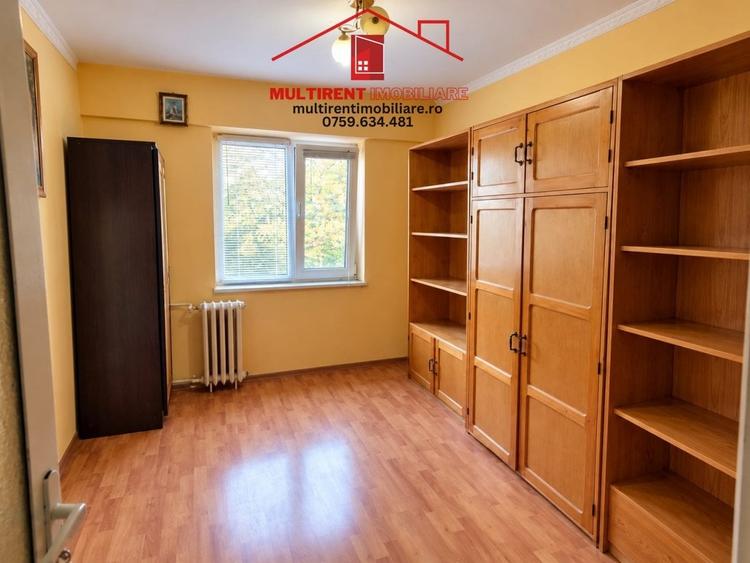 Apartament cu 3 camere semidecomandat în Vest