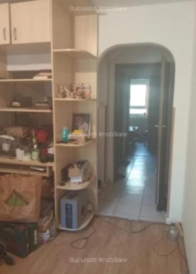 Apartament cu 3 camere semidecomandat în Titan