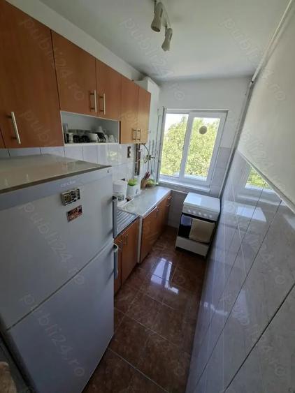 Apartament cu 4 camere semidecomandat în Tipografilor