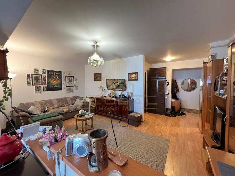 Apartament cu 2 camere semidecomandat, mobilat în Bună Ziua