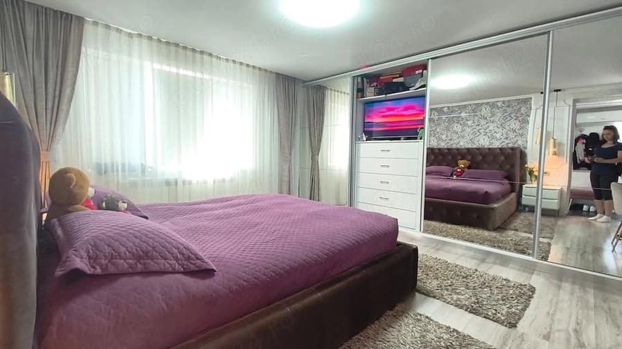 Casă cu Teren 1855 Mp în Cozia