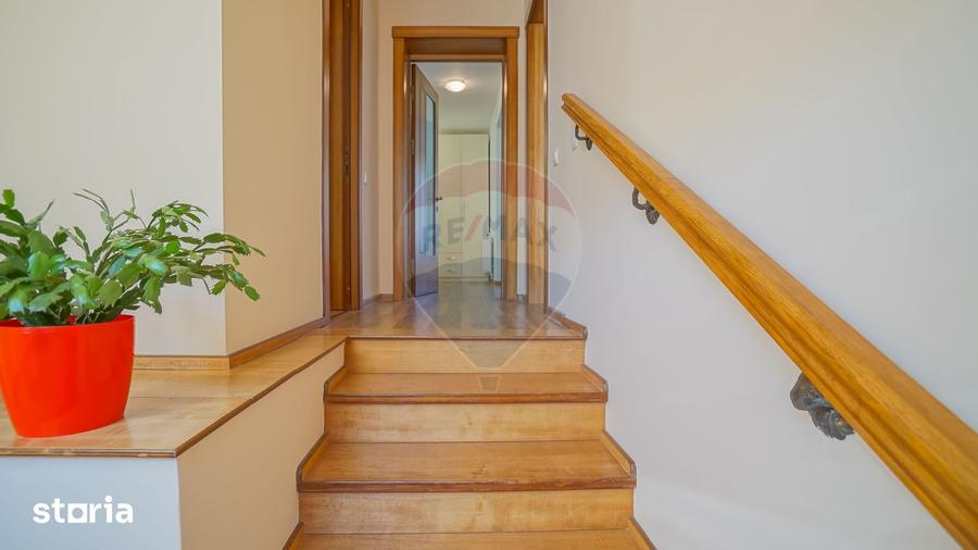 Casă cu 4 camere cu Teren 742 Mp în Dârste