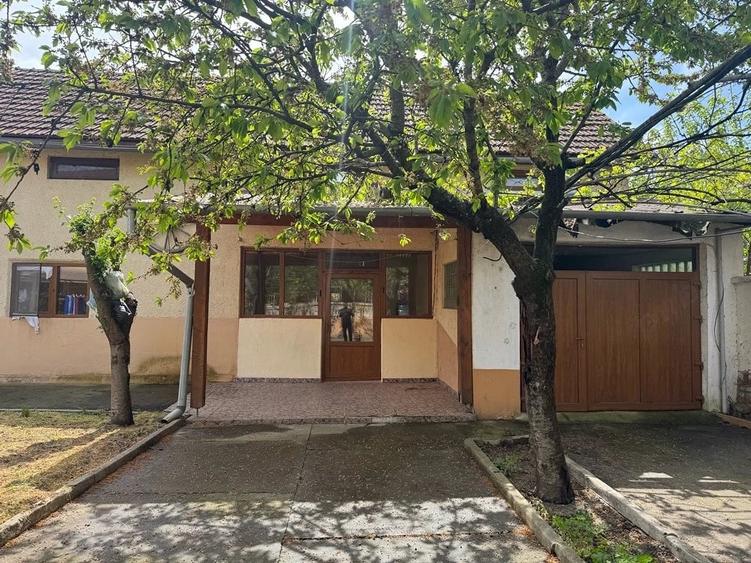 Casă cu 2 camere cu Teren 200 Mp în Exterior Vest