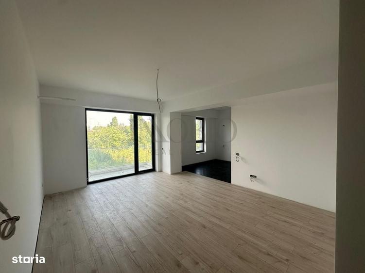 Apartament cu 3 camere semidecomandat în Sisești