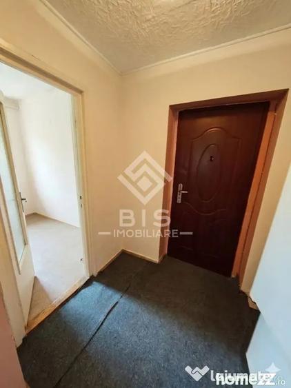 Apartament cu 3 camere semidecomandat în Decebal