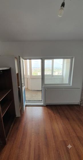 Apartament cu 4 camere decomandat în Poarta 6