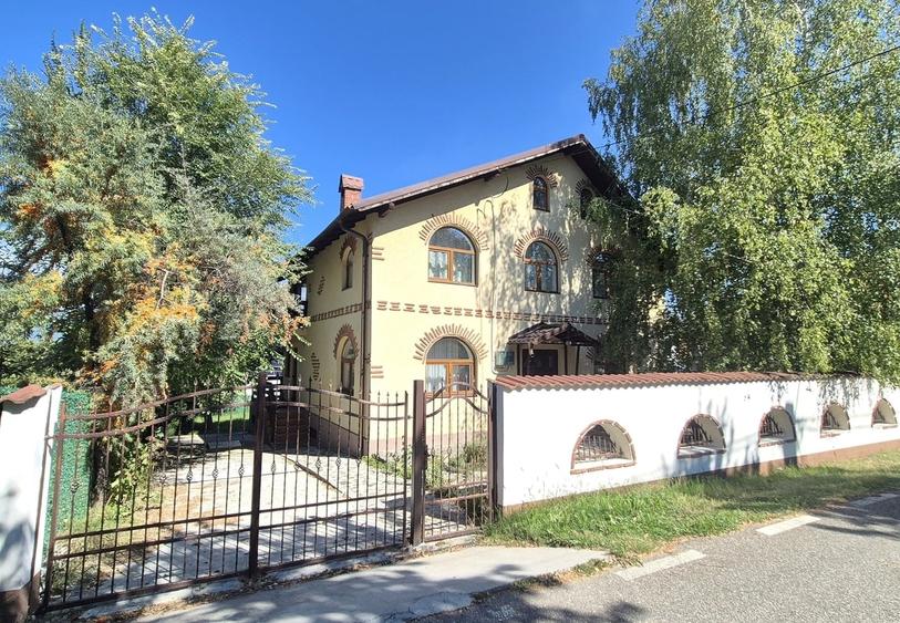 Casă cu 5 camere cu Teren 436 Mp în Central