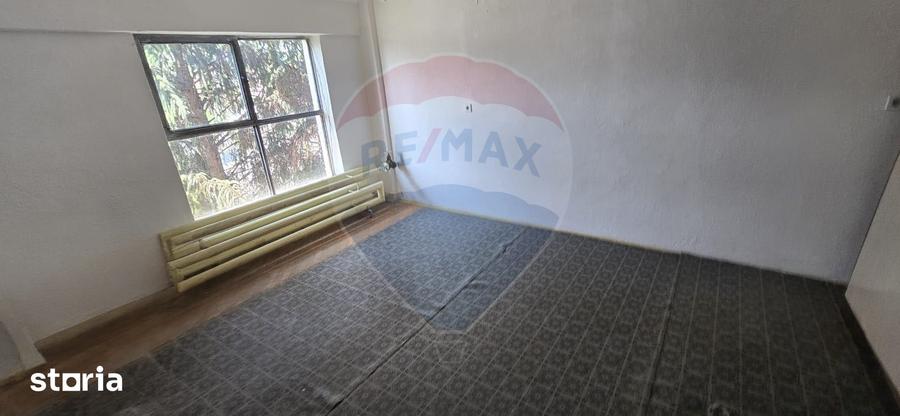 Spațiu comercial, de 250 mp, în Industrială