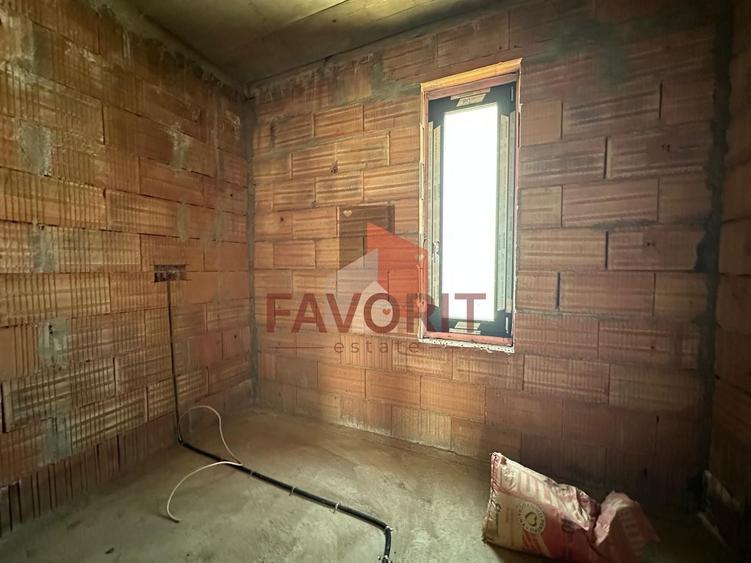 Duplex cu 5 camere cu Canalizare în Sânandrei