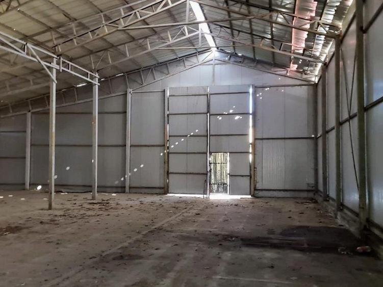 Spațiu industrial, de 1,350 mp, în Sinești