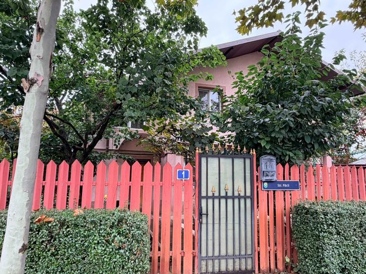 Casă cu 4 camere cu Teren 300 Mp în Exterior Vest