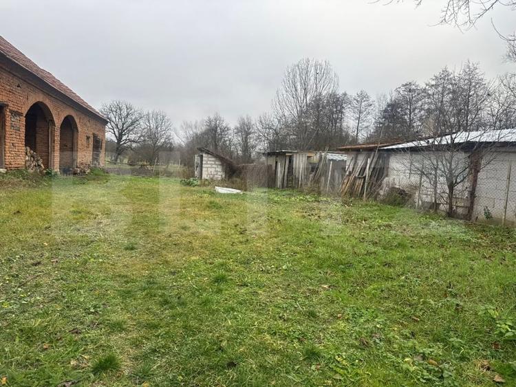 Casă individuală cu 2 camere cu Canalizare în Hunedoara