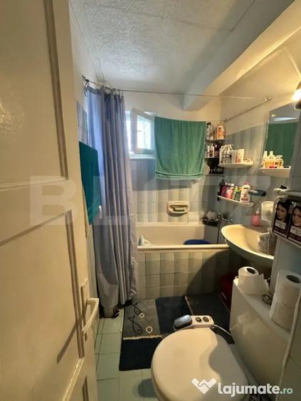 Apartament cu 3 camere semidecomandat în Gojdu