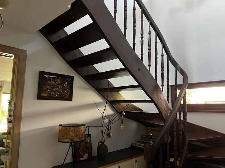 Casă cu 6 camere cu Teren 700 Mp în Corbeanca