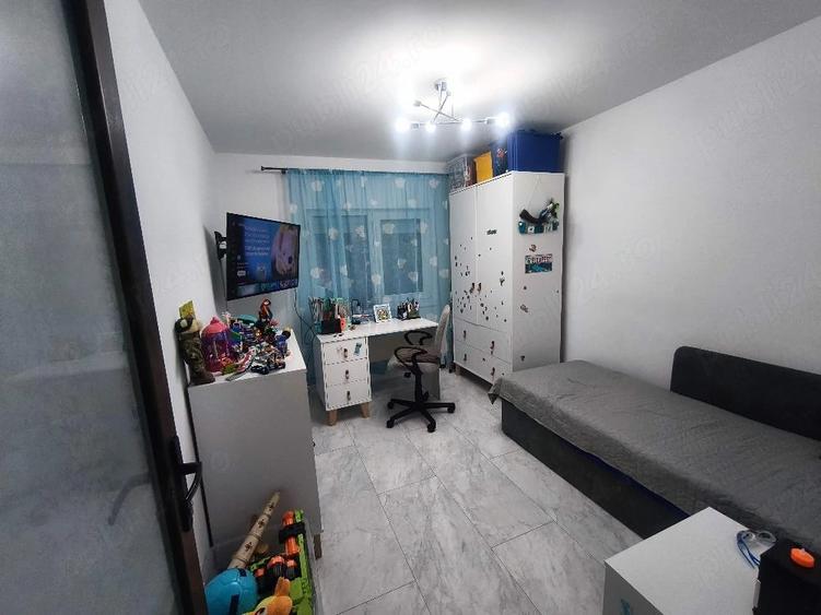Apartament cu 3 camere semidecomandat în IAR