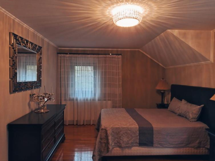 Casă individuală cu 5 camere cu Garaj în Trivale