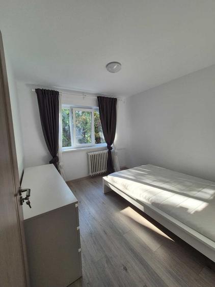 Apartament cu 4 camere decomandat în Lujerului
