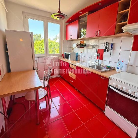 Apartament cu 3 camere semidecomandat în Central