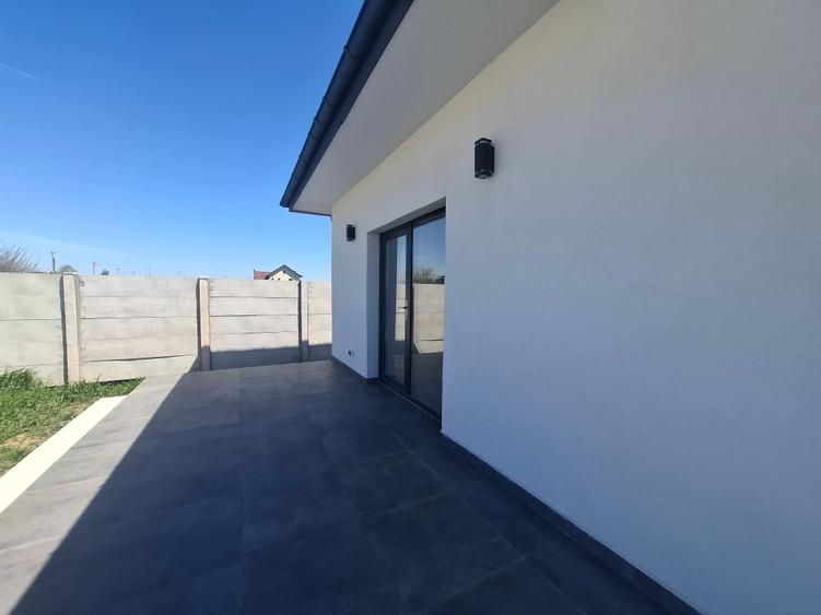 Casă individuală cu 4 camere cu Teren 400 Mp în Olteni