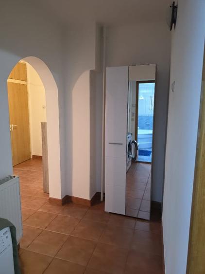 Apartament cu 2 camere decomandat în Drumul Sării