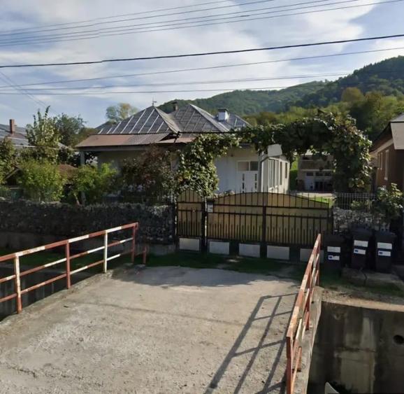 Casă cu 5 camere în Văleni