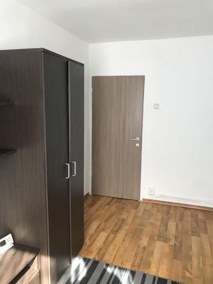 Garsonieră decomandată în Gorjului