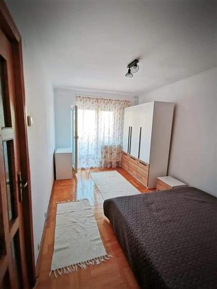 Apartament cu 3 camere decomandat, mobilat în Lipovei