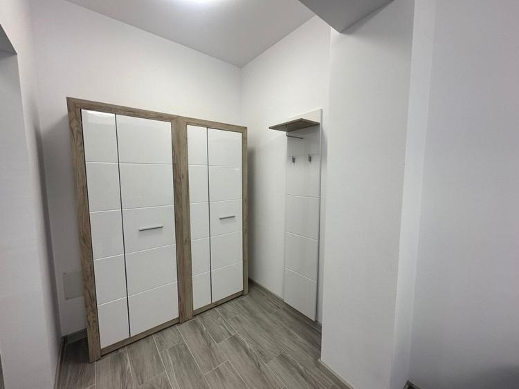 Apartament cu 2 camere decomandat, mobilat în Tractorul