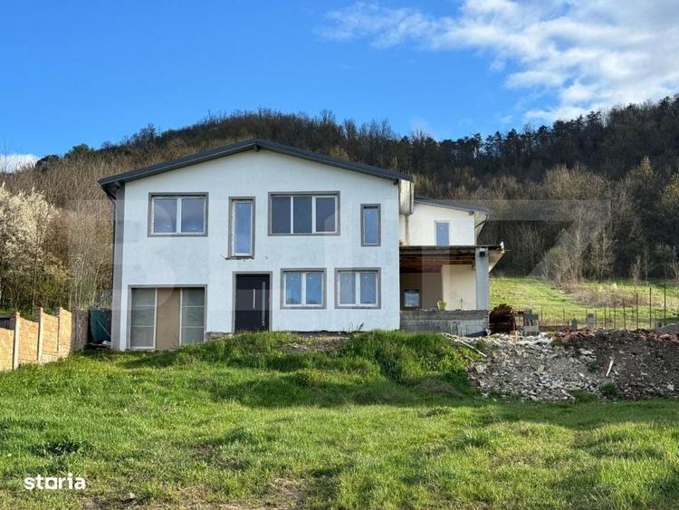 Casă cu 4 camere în Tofalău