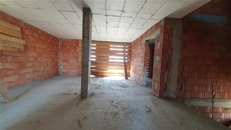 Casă cu 8 camere cu Teren 1000 Mp în Burdujeni