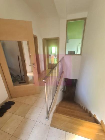 Casă cu 6 camere cu Teren 6600 Mp în Cornu