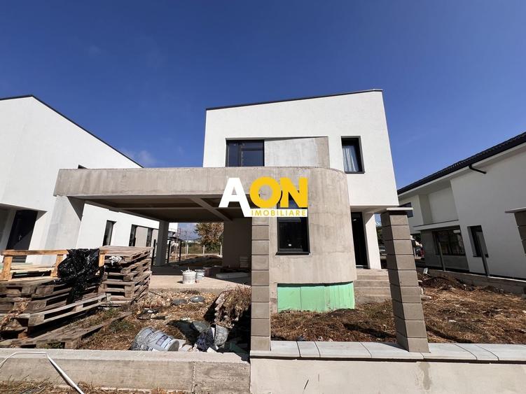 Casă individuală cu 4 camere cu Canalizare în Micești
