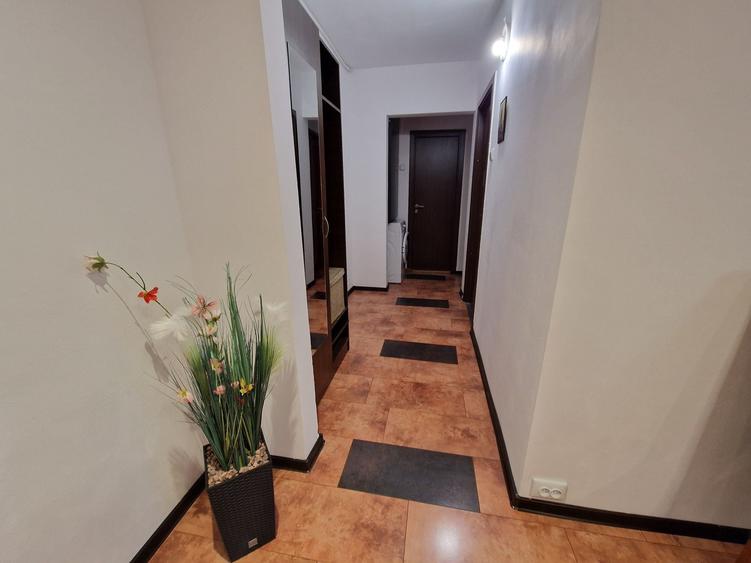 Apartament cu 3 camere semidecomandat în Miroslava