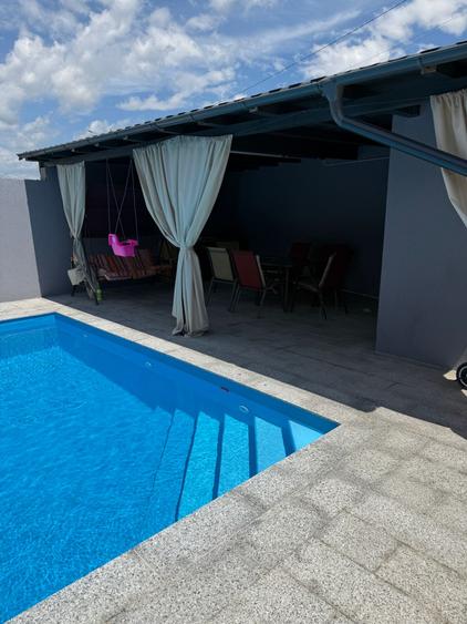 Casă cu 4 camere cu Piscina în Strejnicu